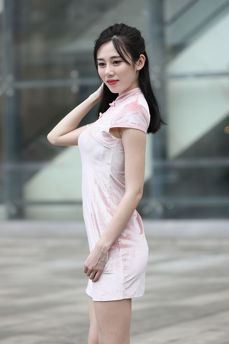 [街拍]F142.极品粉色旗袍肉丝美腿美眉[图片/视频/7.28G]